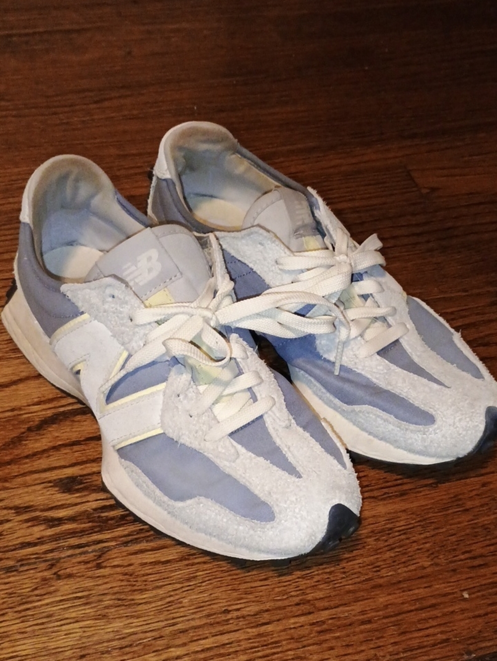 New Balance Women's 327